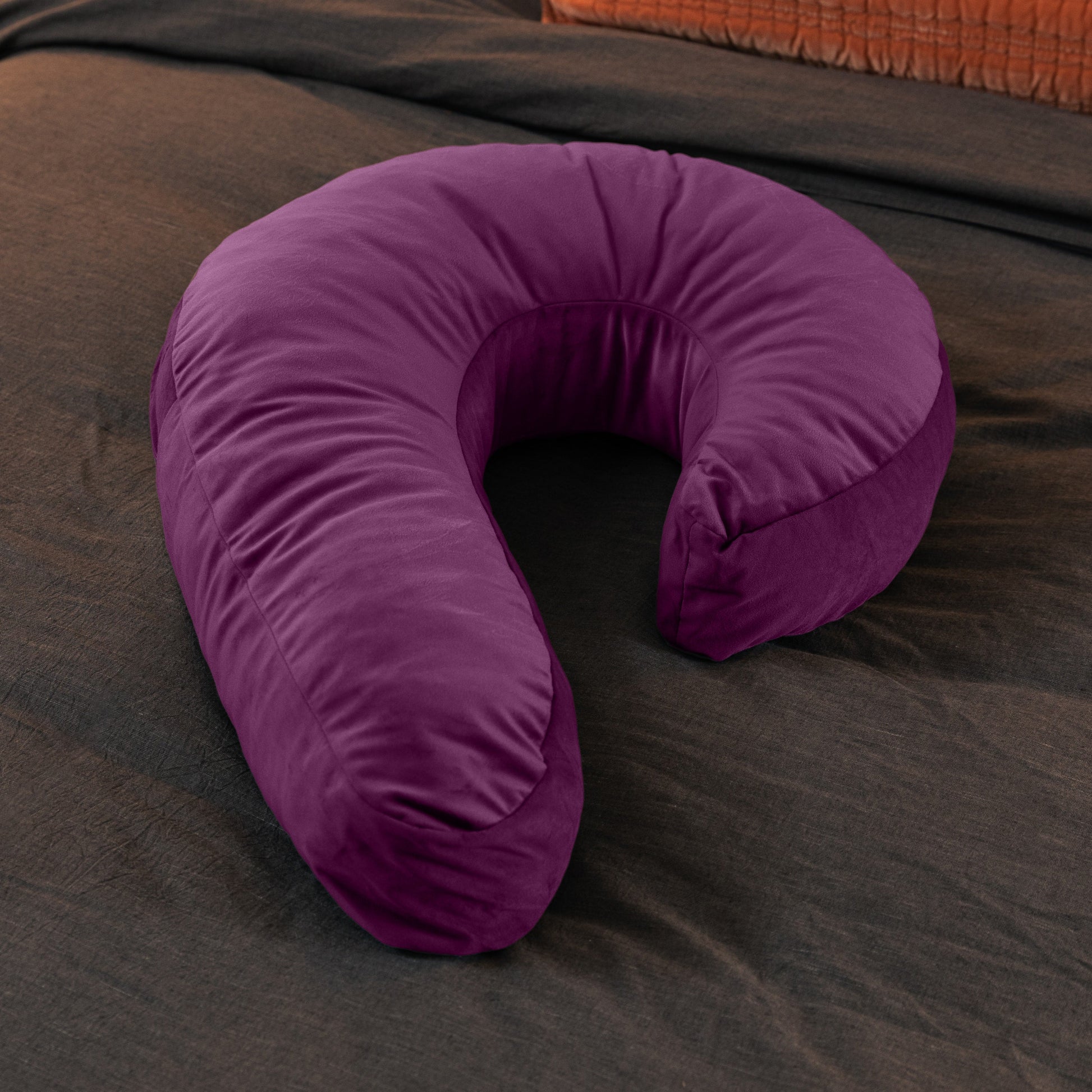 Lune Side Snuggle Pillow with Palm Vibrator Purple